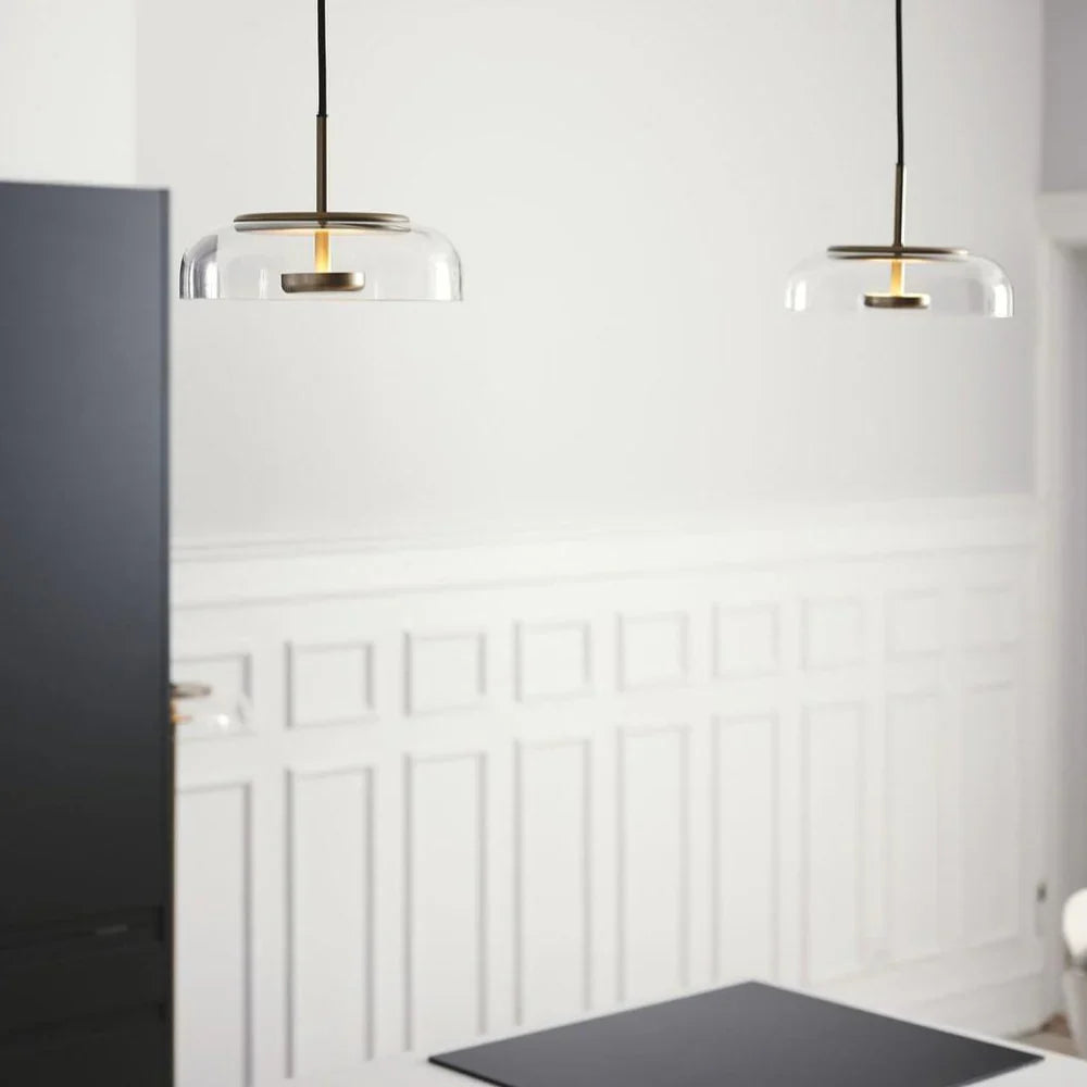 Lampa wisząca LED z płaskim szklanym kloszem przezroczysta kopuła na mosiężnym trzpieniu