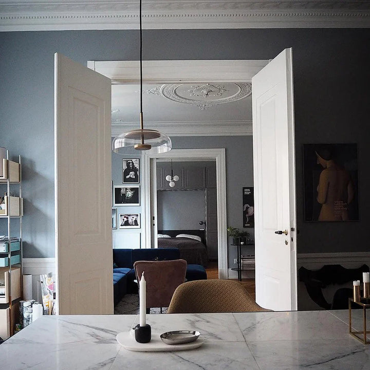 Lampa wisząca LED z płaskim szklanym kloszem przezroczysta kopuła na mosiężnym trzpieniu