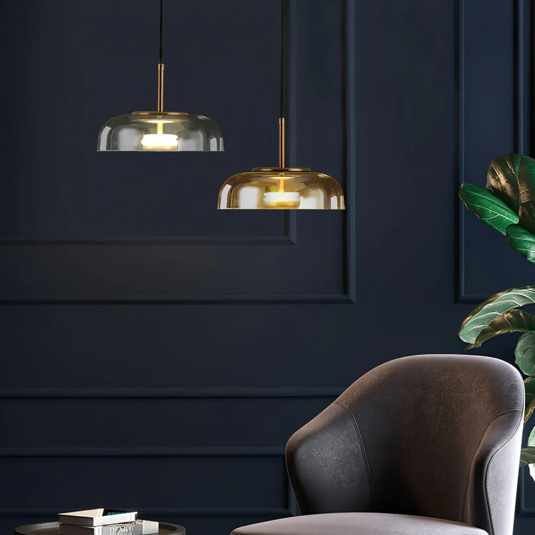 Lampa wisząca LED z płaskim szklanym kloszem przezroczysta kopuła na mosiężnym trzpieniu