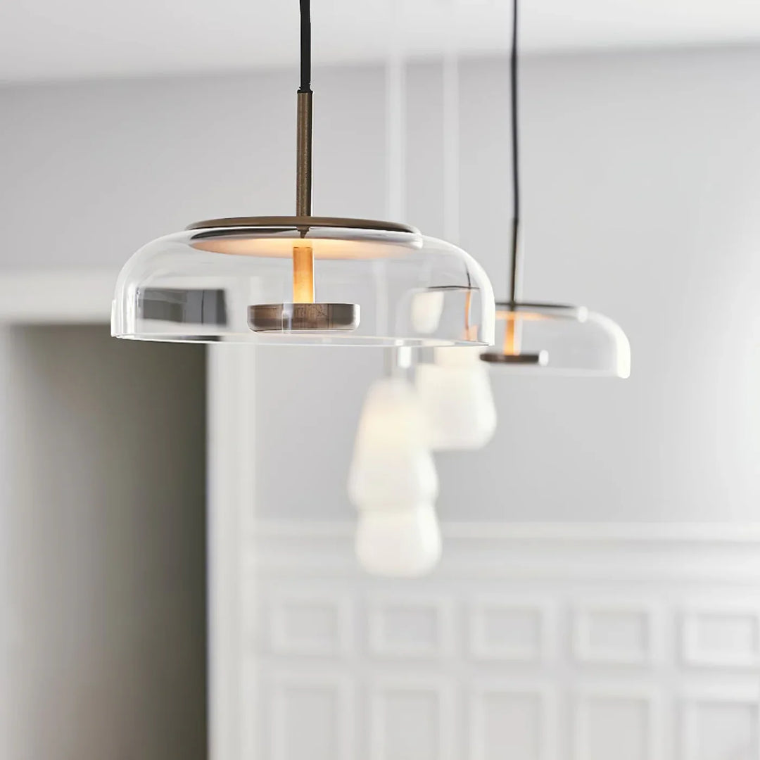 Lampa wisząca LED z płaskim szklanym kloszem przezroczysta kopuła na mosiężnym trzpieniu