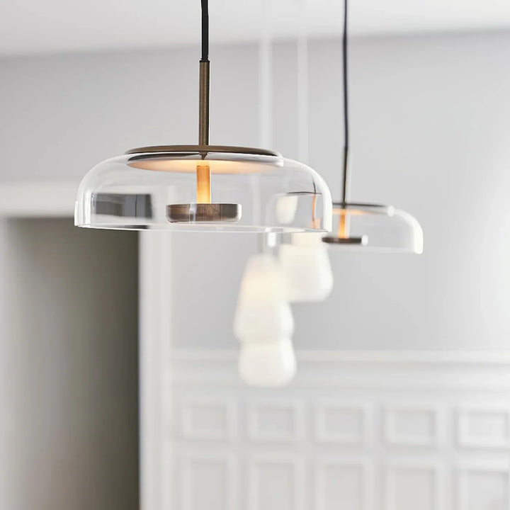 Lampa wisząca LED z płaskim szklanym kloszem przezroczysta kopuła na mosiężnym trzpieniu
