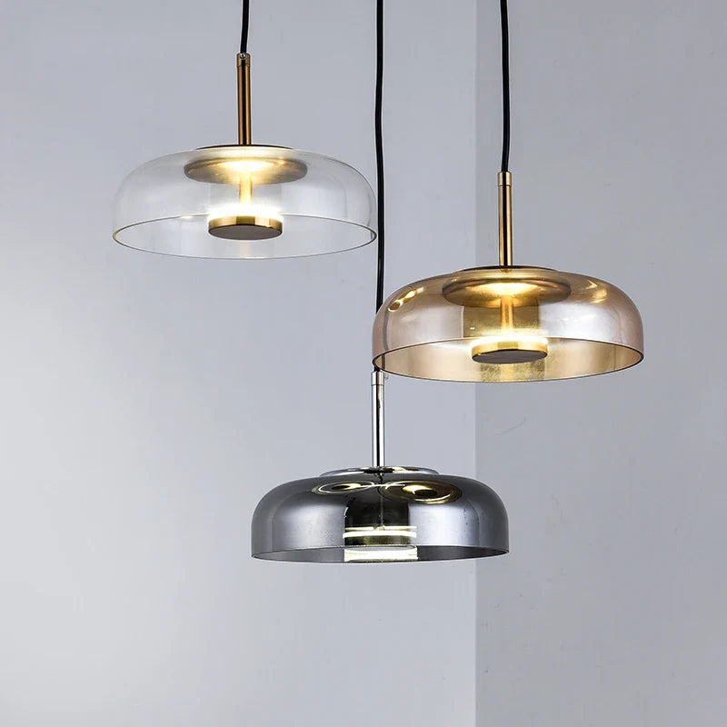 Lampa wisząca LED z płaskim szklanym kloszem przezroczysta kopuła na mosiężnym trzpieniu