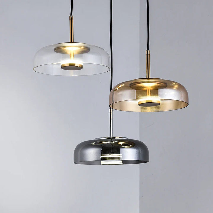 Lampa wisząca LED z płaskim szklanym kloszem przezroczysta kopuła na mosiężnym trzpieniu
