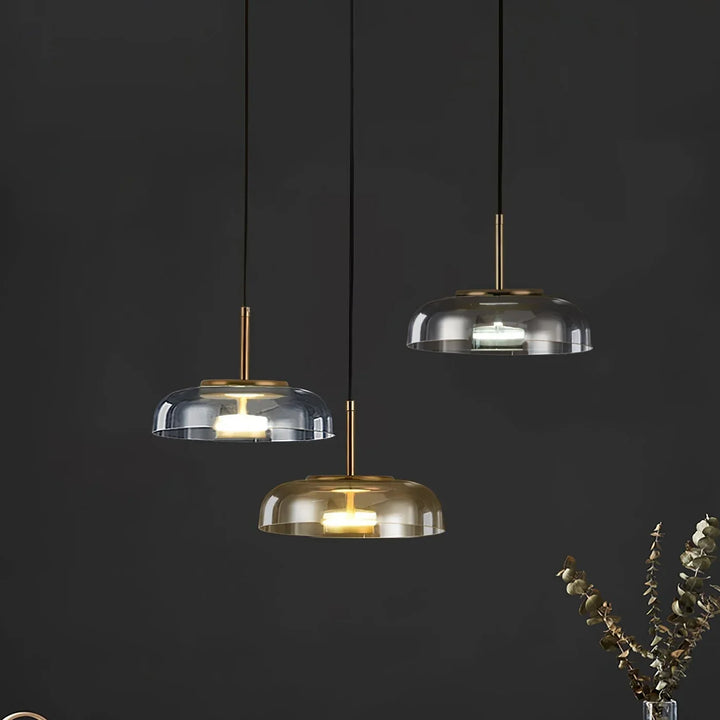 Lampa wisząca LED z płaskim szklanym kloszem przezroczysta kopuła na mosiężnym trzpieniu