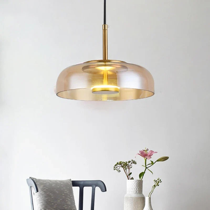 Lampa wisząca LED z płaskim szklanym kloszem przezroczysta kopuła na mosiężnym trzpieniu