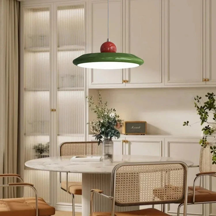 Lampa wisząca LED z półokrągłym kloszem i kulistym elementem górnym