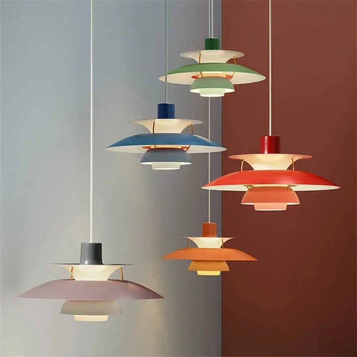 Lampa wisząca LED z pięciowarstwowym kaskadowym kloszem i kolorowym wewnętrznym reflektorem
