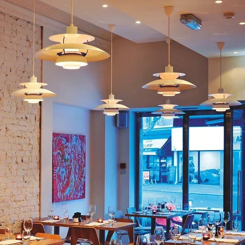 Lampa wisząca LED z pięciowarstwowym kaskadowym kloszem i kolorowym wewnętrznym reflektorem