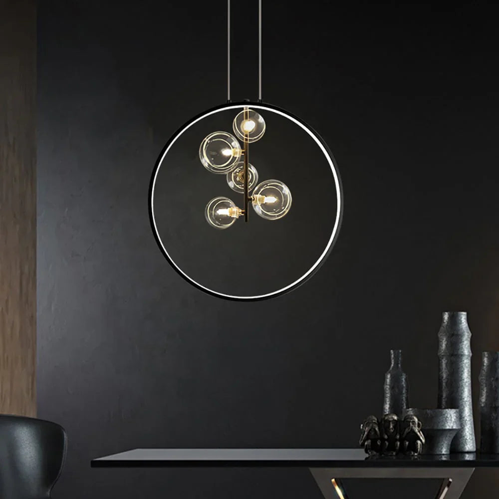 Lampa wisząca LED z podświetlanym pierścieniem i szklaną kulą w centrum