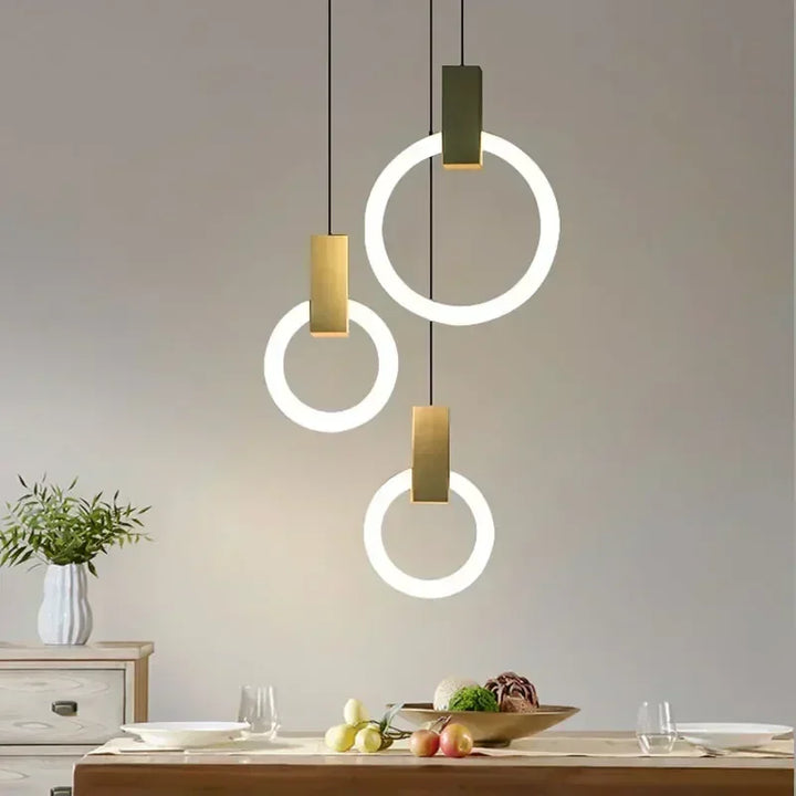 Lampa wisząca LED z pojedynczym pierścieniem świetlnym i prostokątnym łącznikiem