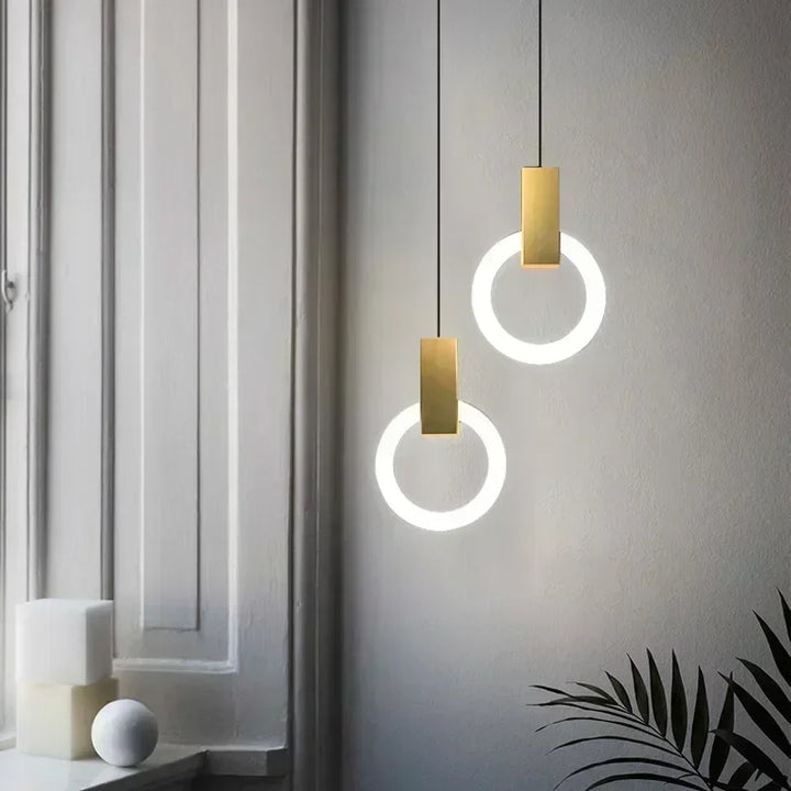 Lampa wisząca LED z pojedynczym pierścieniem świetlnym i prostokątnym łącznikiem