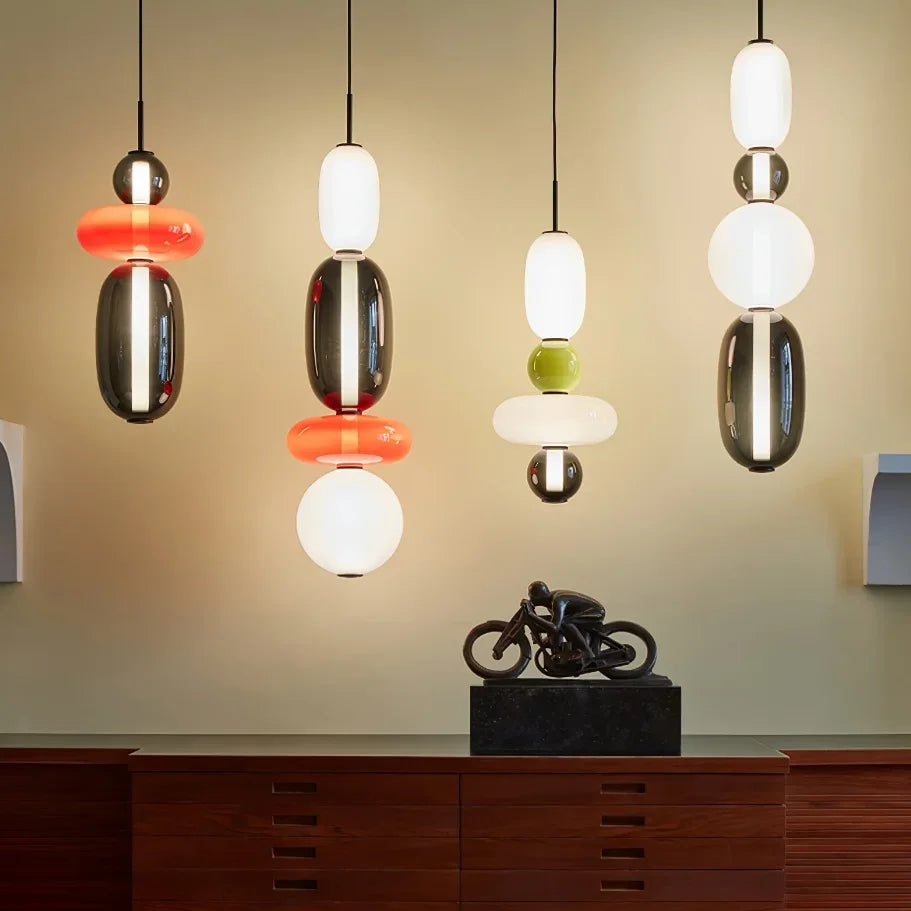Lampa wisząca LED z rzeźbiarskimi elementami szklanymi