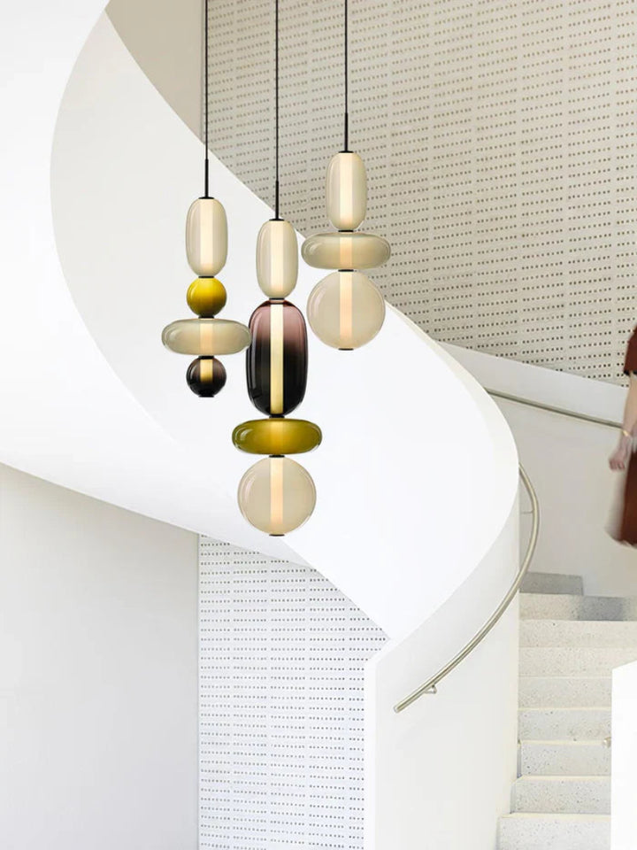 Lampa wisząca LED z rzeźbiarskimi elementami szklanymi