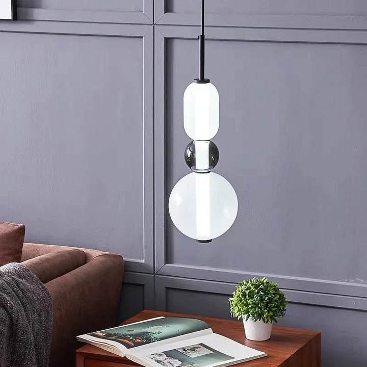 Lampa wisząca LED z rzeźbiarskimi elementami szklanymi
