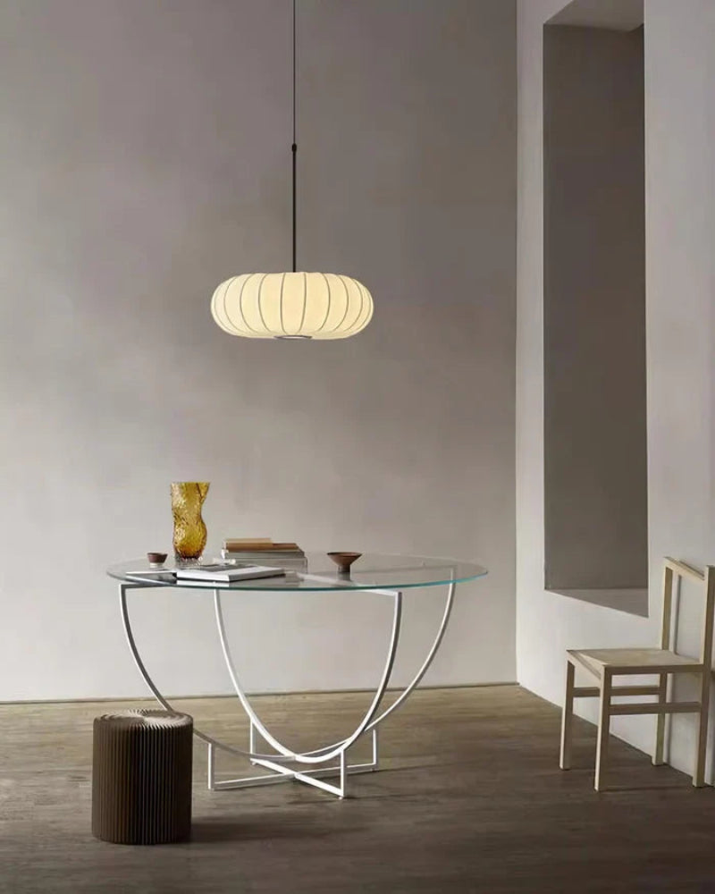 Lampa wisząca LED z segmentowanym panelem materiałowym i owalnym kloszem typu kokon