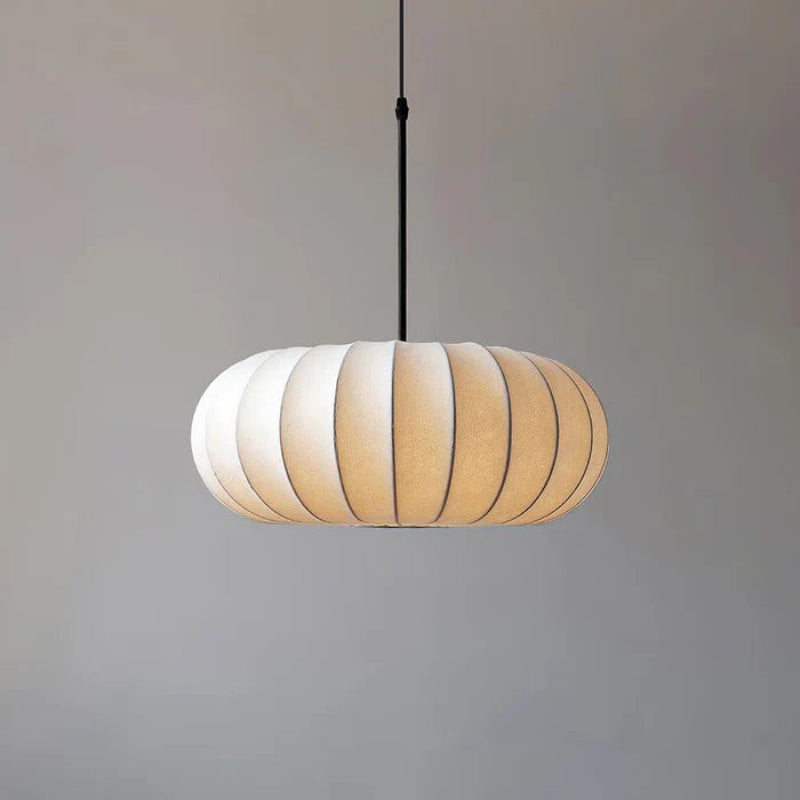 Lampa wisząca LED z segmentowanym panelem materiałowym i owalnym kloszem typu kokon