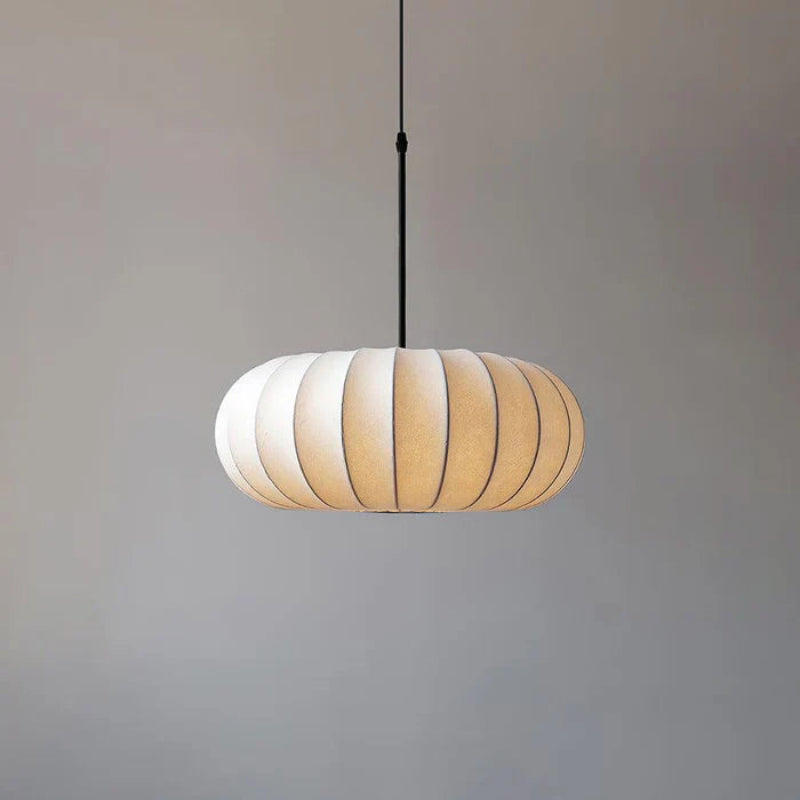Lampa wisząca LED z segmentowanym panelem materiałowym i owalnym kloszem typu kokon