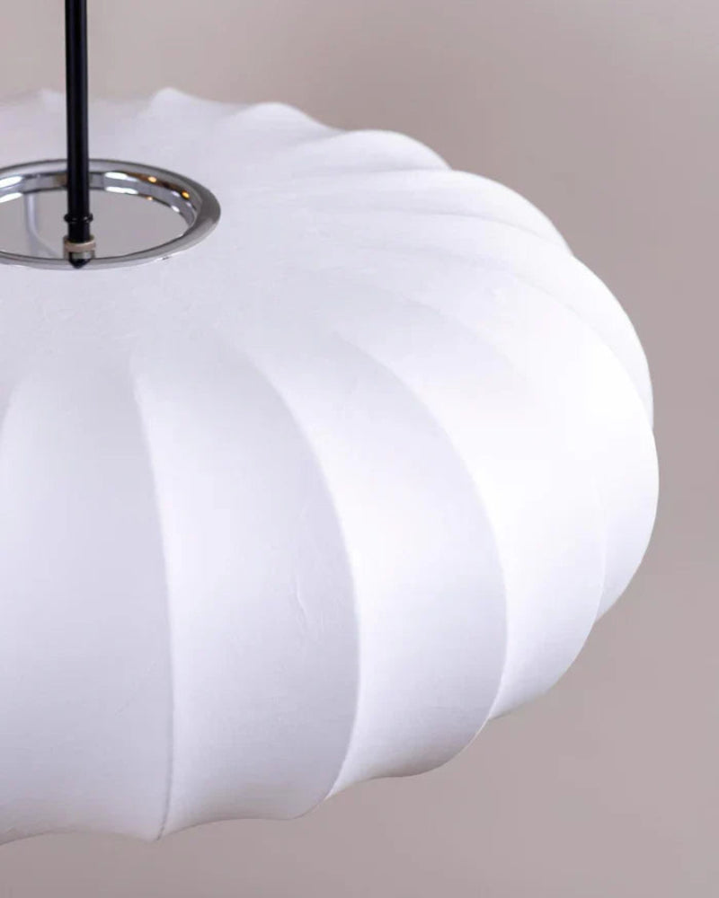 Lampa wisząca LED z segmentowanym panelem materiałowym i owalnym kloszem typu kokon
