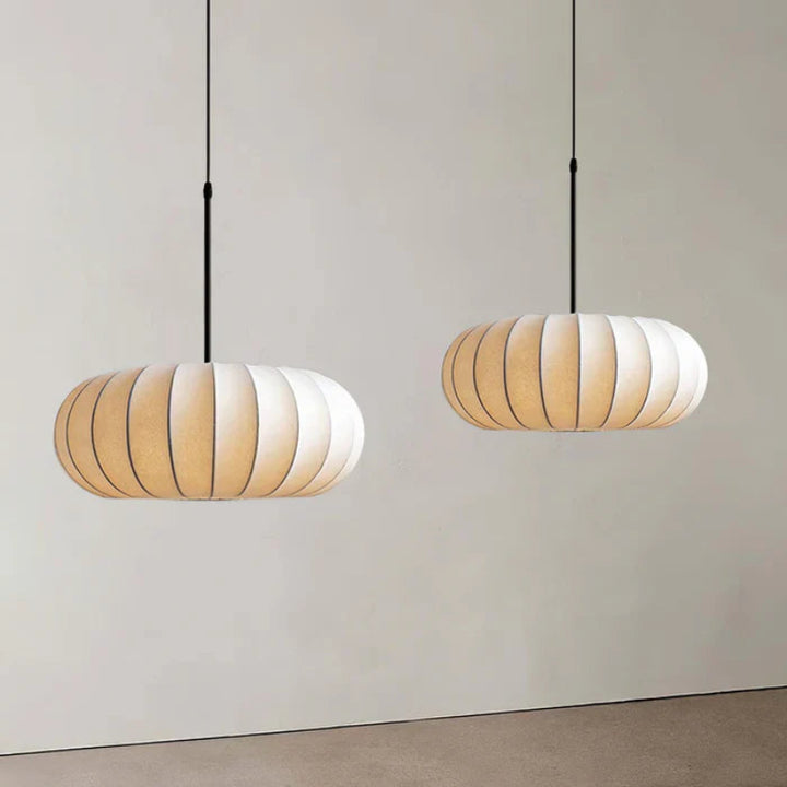Lampa wisząca LED z segmentowanym panelem materiałowym i owalnym kloszem typu kokon