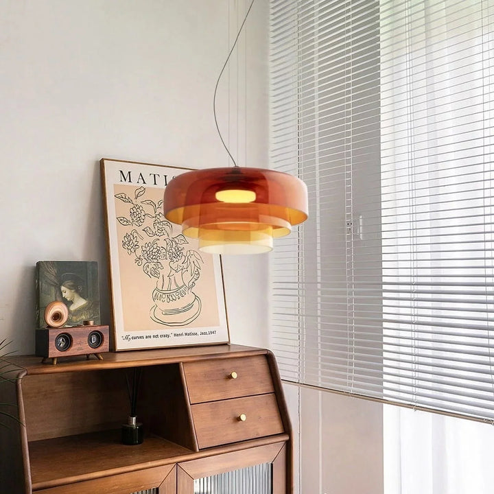 Lampa wisząca LED z szerokim płytkim szklanym kloszem i centralnym dyfuzorem LED