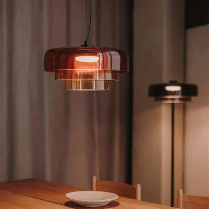 Lampa wisząca LED z szerokim płytkim szklanym kloszem i centralnym dyfuzorem LED