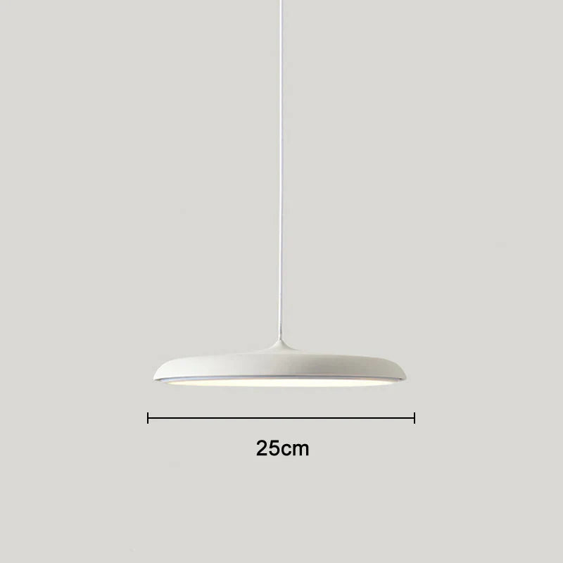 Lampa wisząca LED z ultra płaskim kloszem w kształcie dysku i stożkowym punktem zawieszenia
