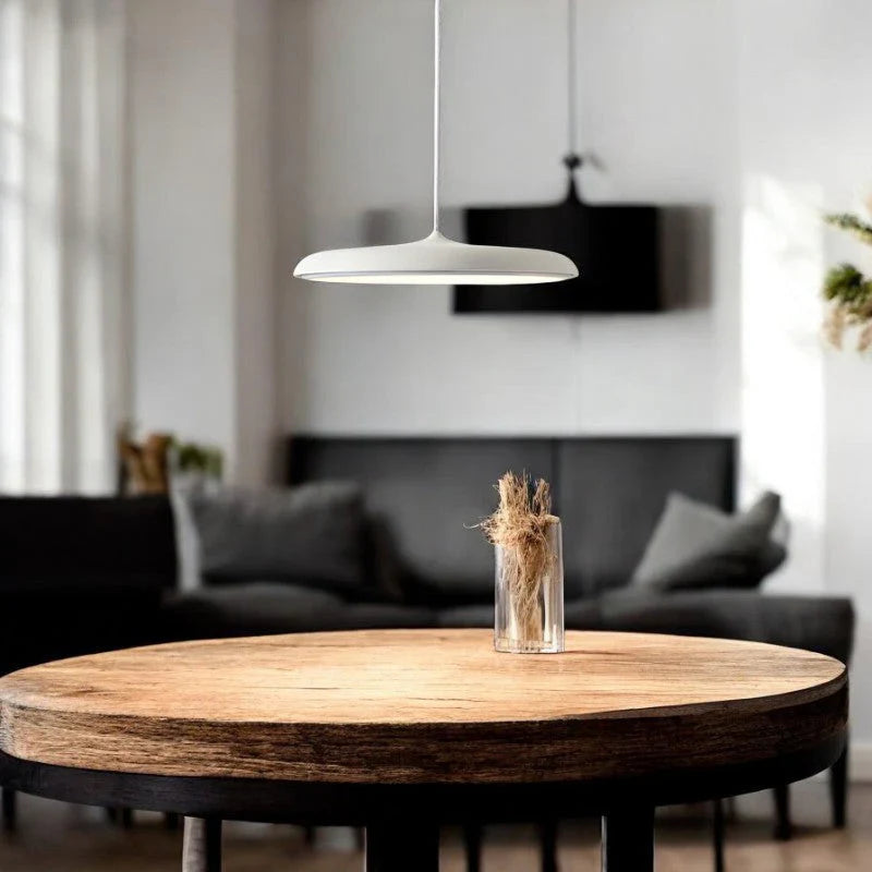 Lampa wisząca LED z ultra płaskim kloszem w kształcie dysku i stożkowym punktem zawieszenia