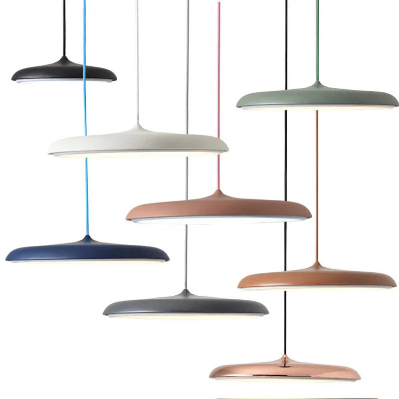 Lampa wisząca LED z ultra płaskim kloszem w kształcie dysku i stożkowym punktem zawieszenia