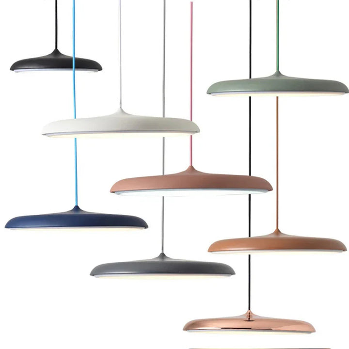 Lampa wisząca LED z ultra płaskim kloszem w kształcie dysku i stożkowym punktem zawieszenia
