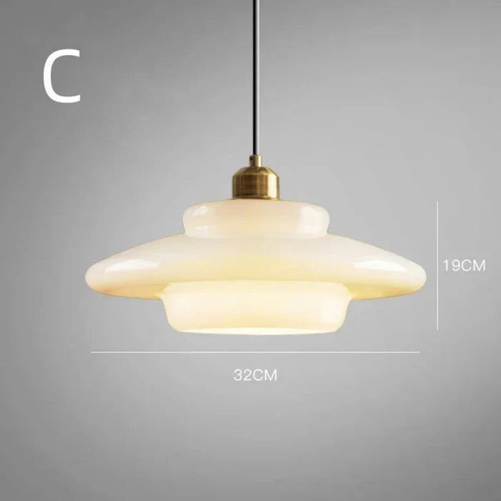 Lampa wisząca LED z wielowarstwowym kloszem z opalowego szkła i mosiężną oprawą