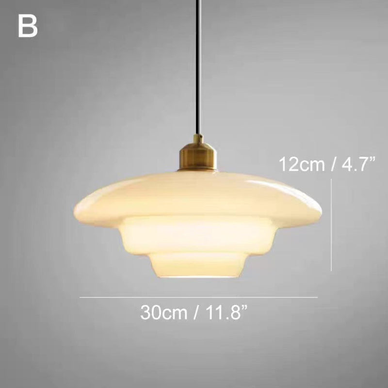 Lampa wisząca LED z wielowarstwowym kloszem z opalowego szkła i mosiężną oprawą