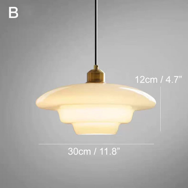 Lampa wisząca LED z wielowarstwowym kloszem z opalowego szkła i mosiężną oprawą