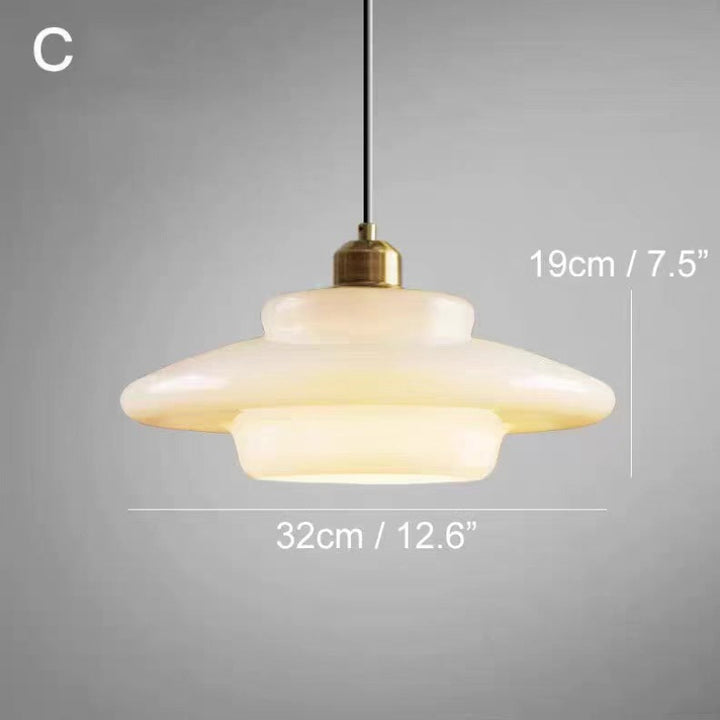 Lampa wisząca LED z wielowarstwowym kloszem z opalowego szkła i mosiężną oprawą
