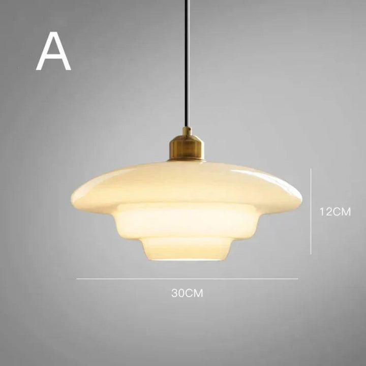 Lampa wisząca LED z wielowarstwowym kloszem z opalowego szkła i mosiężną oprawą