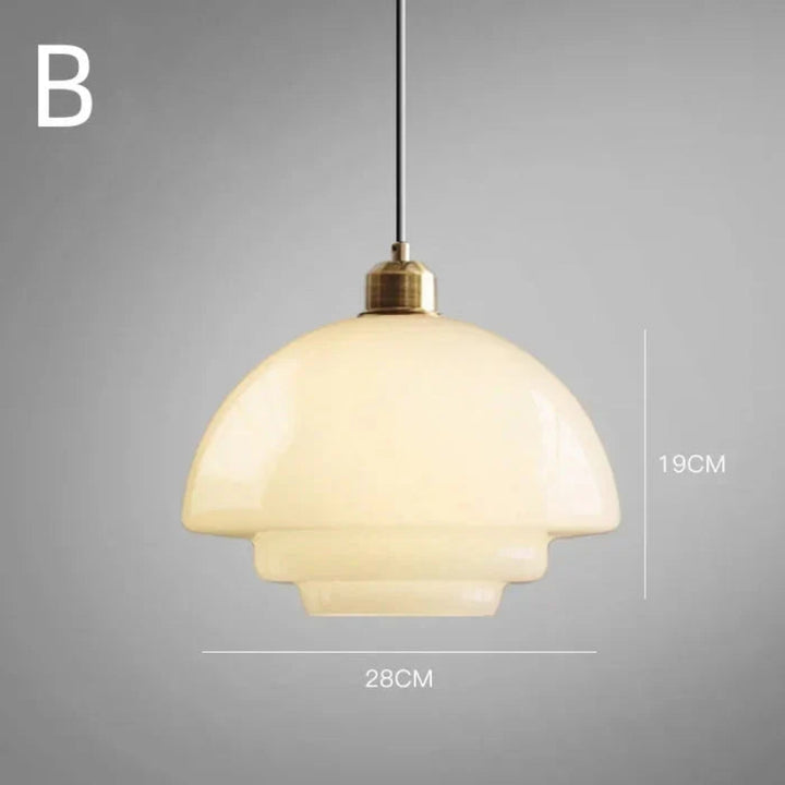 Lampa wisząca LED z wielowarstwowym kloszem z opalowego szkła i mosiężną oprawą