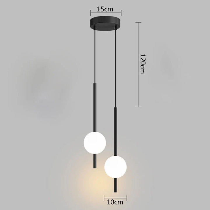 Lampa wisząca LED ze szklaną kulą na złotym trzonie rurowym
