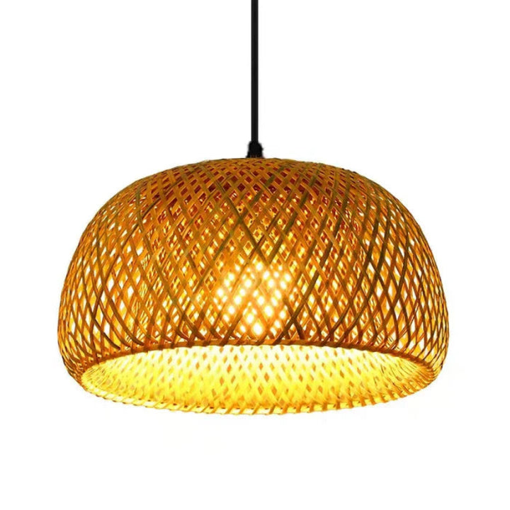 Lampa wisząca boho z bambusa z kloszem w kształcie kopuły ażurowym