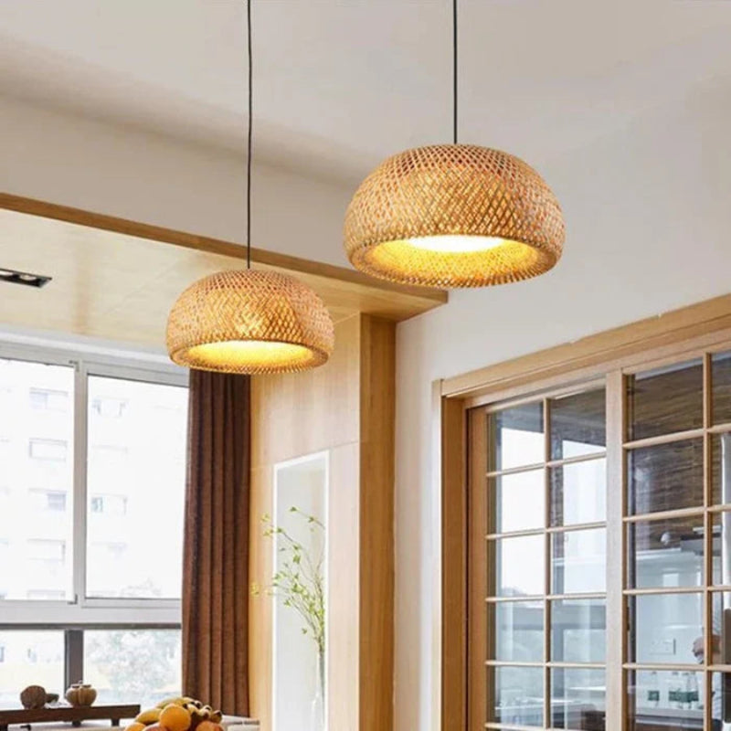 Lampa wisząca boho z bambusa z kloszem w kształcie kopuły ażurowym