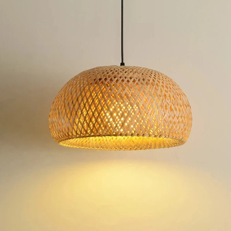Lampa wisząca boho z bambusa z kloszem w kształcie kopuły ażurowym