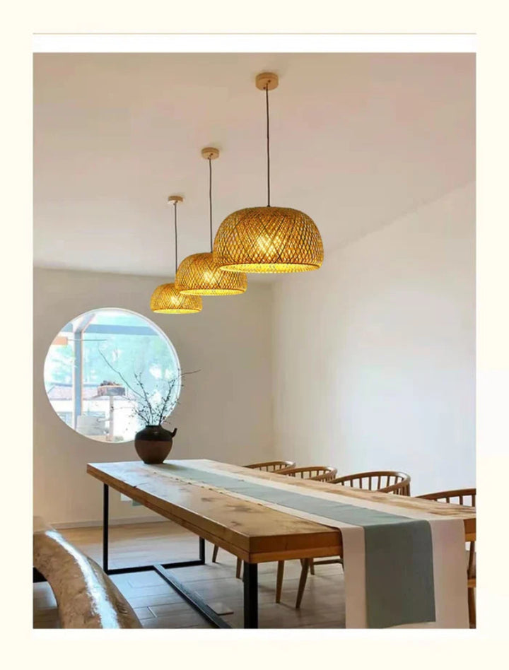 Lampa wisząca boho z bambusa z kloszem w kształcie kopuły ażurowym