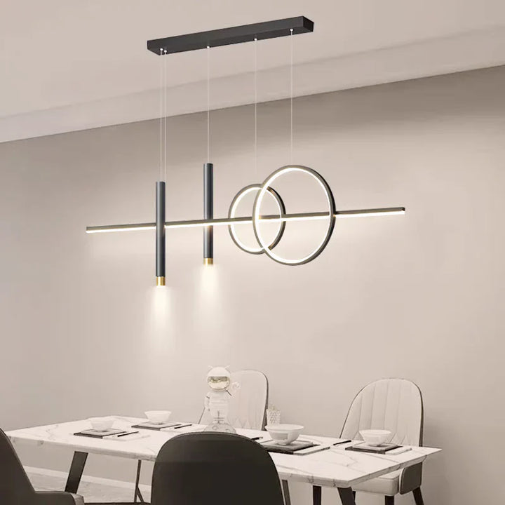 Lampa wisząca liniowa LED z poziomym paskiem przeplatanymi pierścieniami i cylindrycznymi reflektorkami