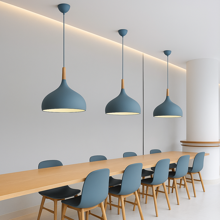 Lampa wisząca metalowy klosz w kształcie kropli z drewnem