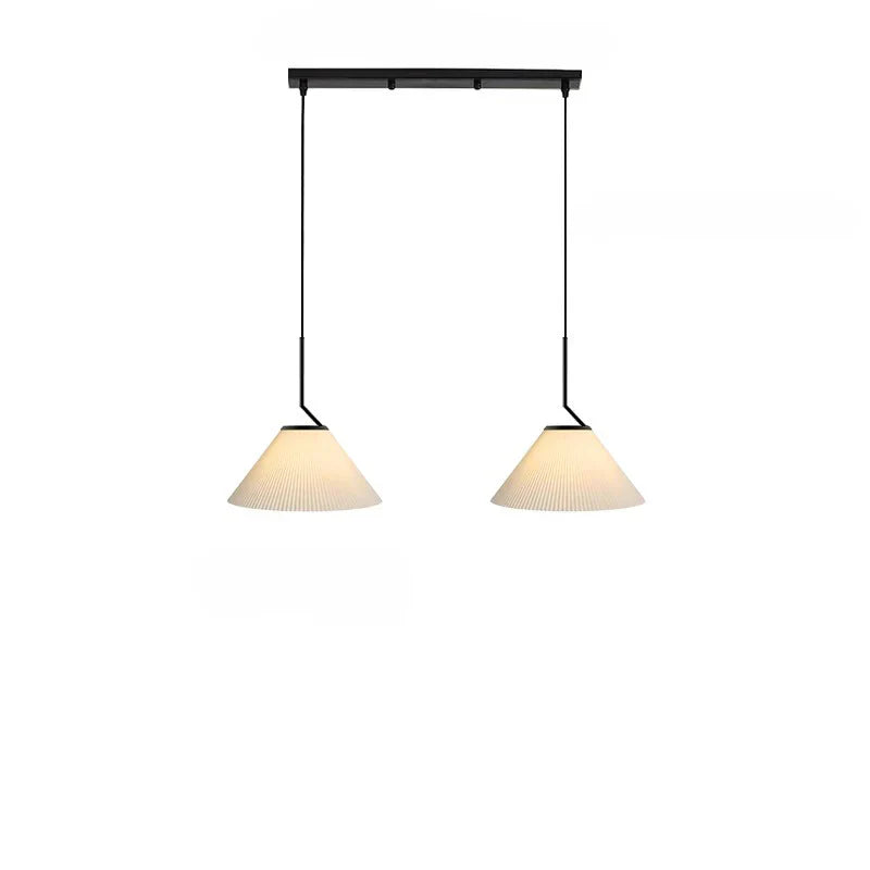 Lampa wisząca na pasku z plisowanymi kloszami