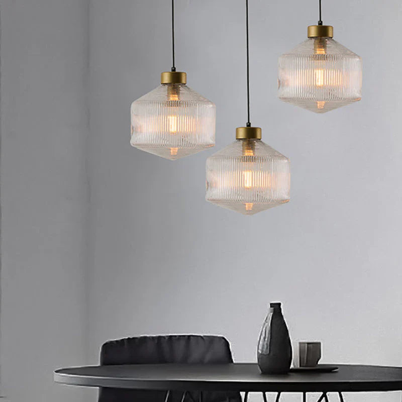 Lampa wisząca szklana z żebrowanym kloszem