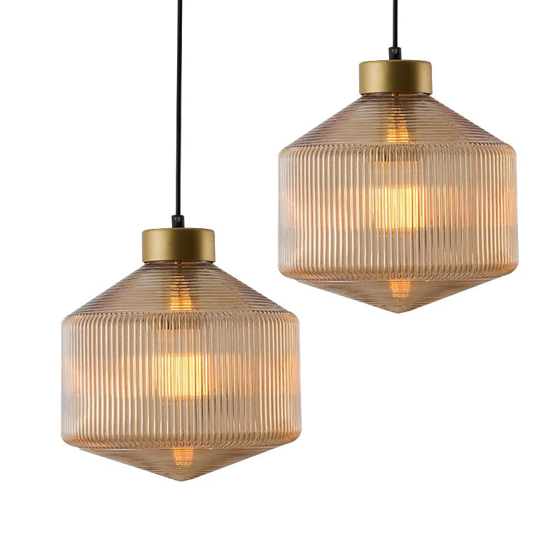 Lampa wisząca szklana z żebrowanym kloszem