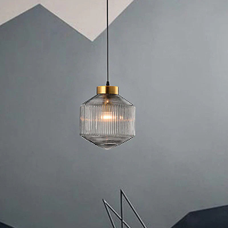 Lampa wisząca szklana z żebrowanym kloszem