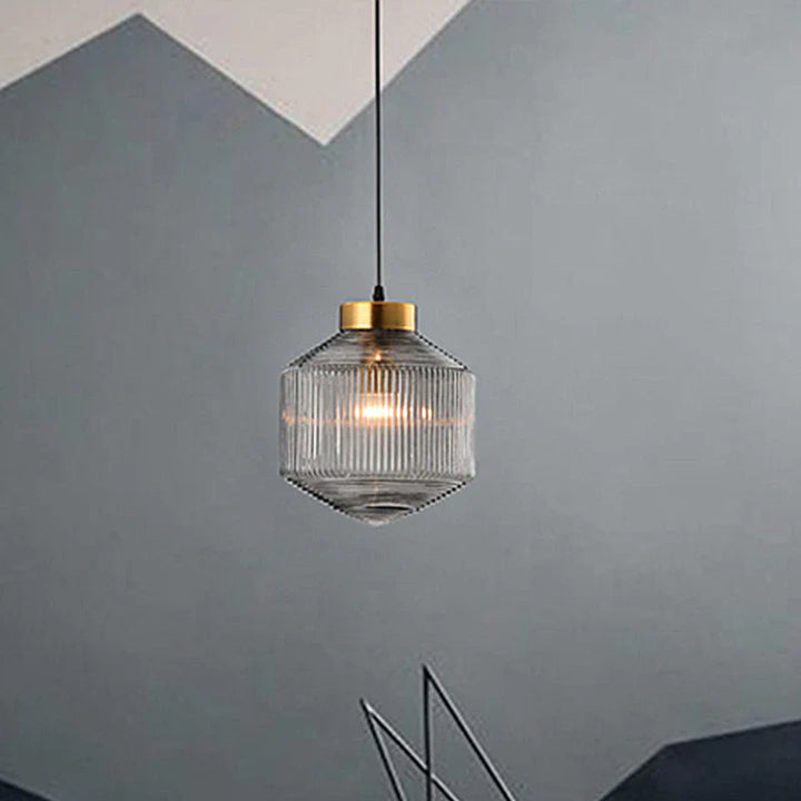 Lampa wisząca szklana z żebrowanym kloszem