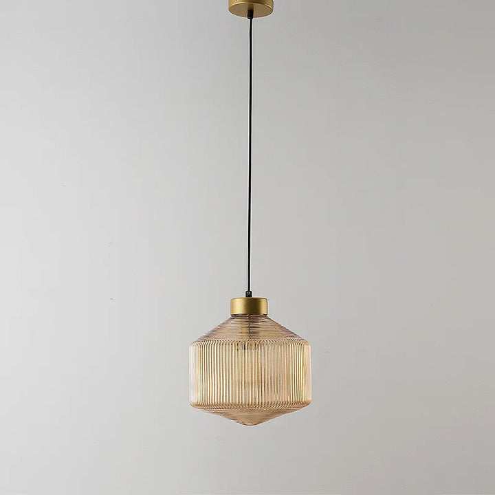 Lampa wisząca szklana z żebrowanym kloszem