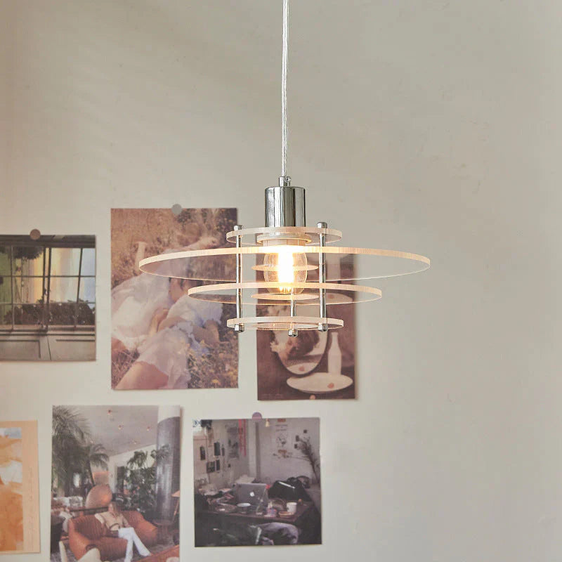 Lampa wisząca w kształcie dysku z pierścieniami akrylowymi