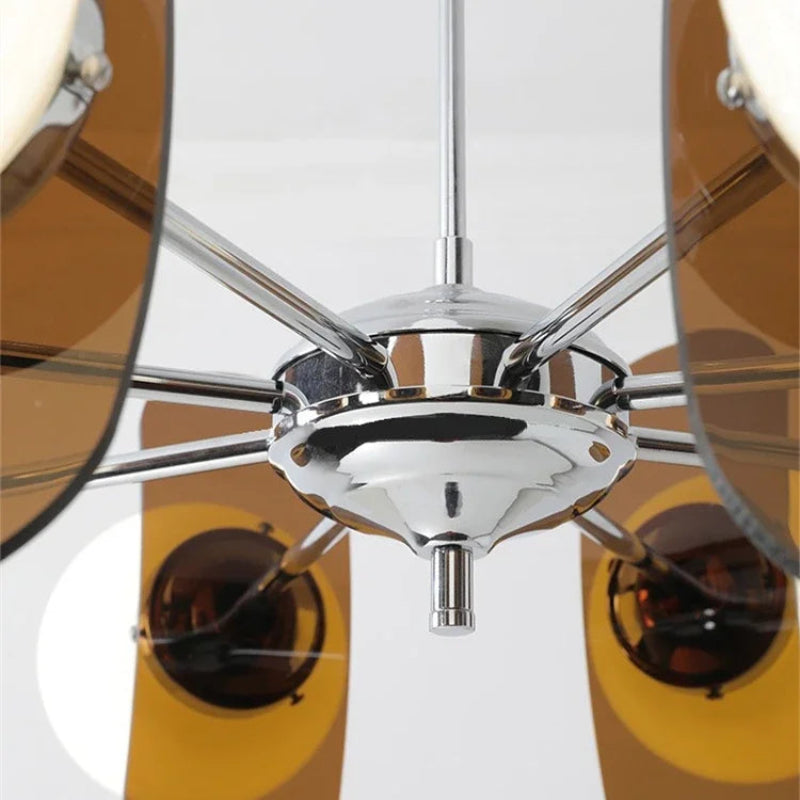 Lampa wisząca w stylu Bauhaus z kulistymi kloszami i dekoracyjnymi panelami z bursztynu